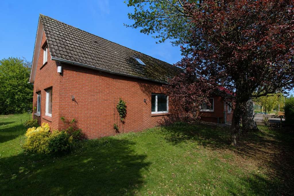 Immobilie in Westoverledingen - Renovierungsbedürftiges Fehnhaus mit solider Substanz  – kurz vor - Bild 1