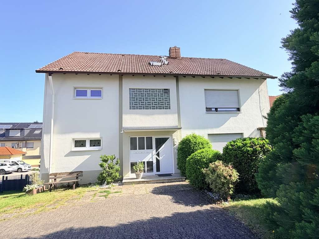 Immobilie in Neu-Anspach - Zentral gelegenes Dreifamilienhaus in Neu-Anspach! - Bild 0
