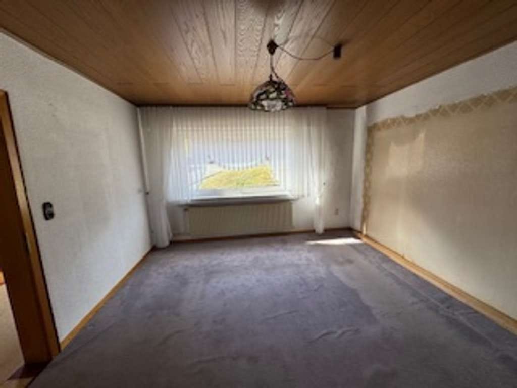 Immobilie in Wilnsdorf - Wilnsdorf Oberdielfen, solide DHH ca. 100m² Wfl, Keller, Garage in guter Lage - Bild 4