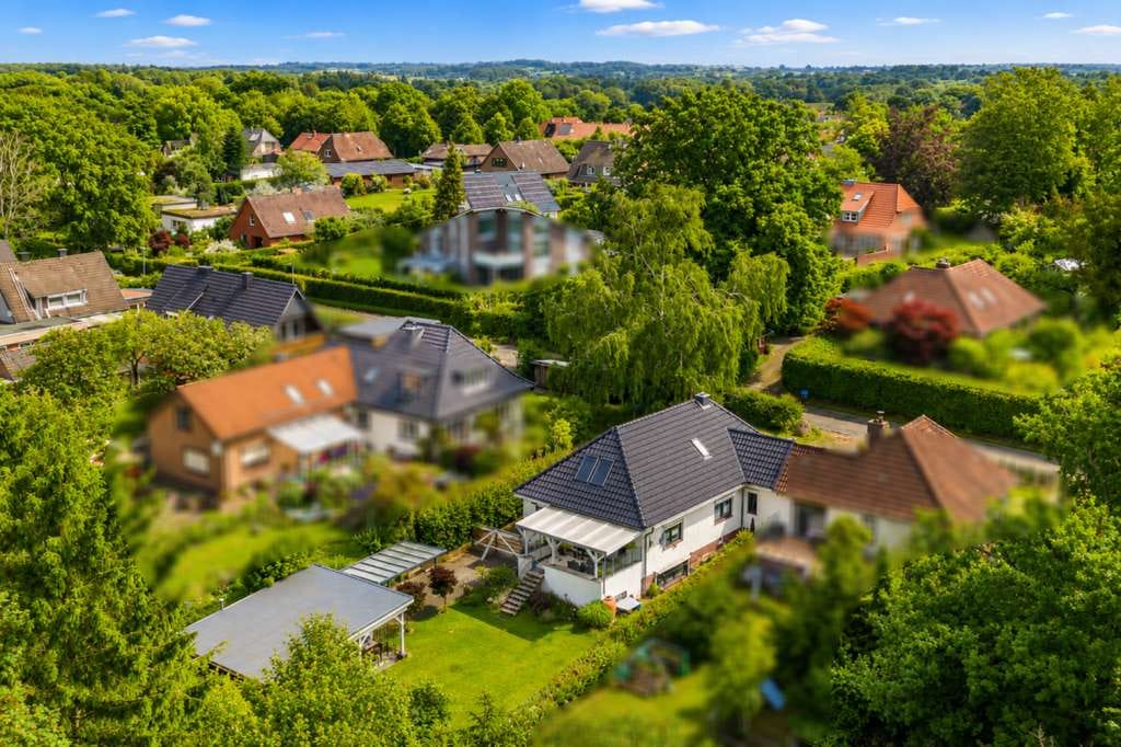 Immobilie in Bordesholm - Familienfreundliches Zuhause mit viel Platz, großem Garten und wohnlich nutzbarem Keller in Bordesh - Bild 1