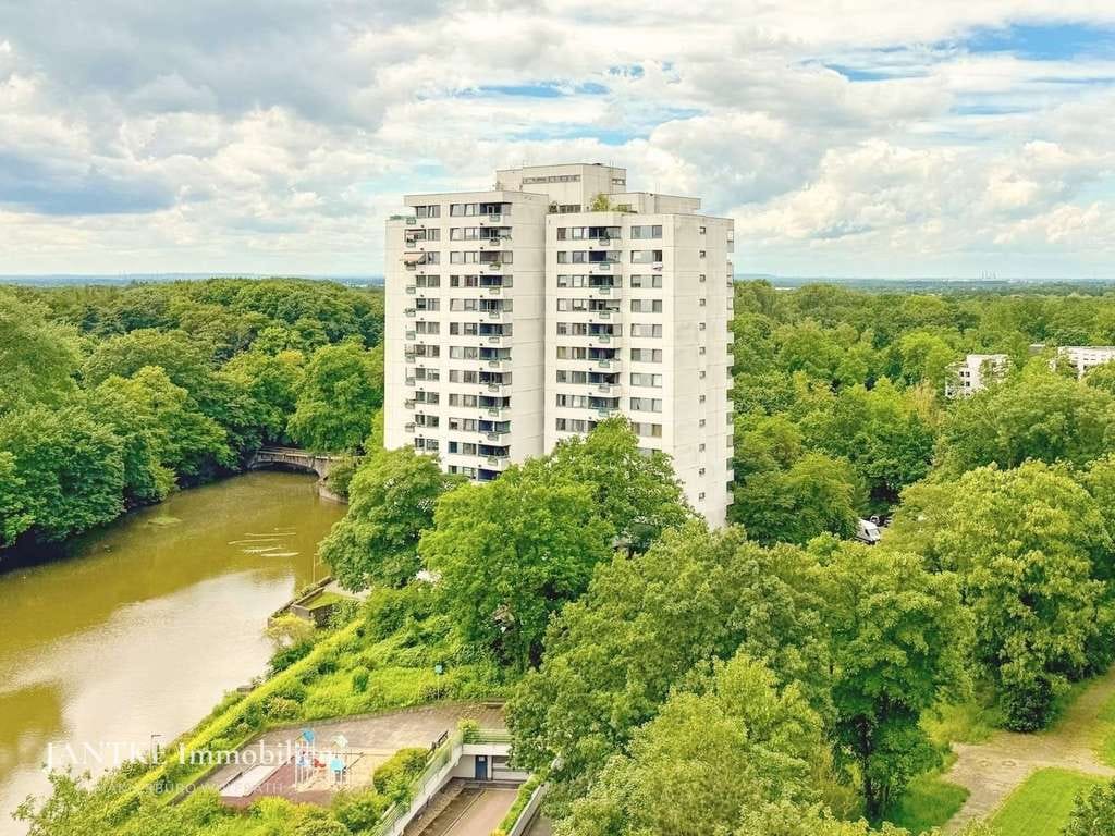Immobilie in Erkrath - Attraktive 3-Zimmer-Wohnung mit Loggia, schönem Ausblick und eigenem TG-Stellplatz am Stadtweiher - Bild 0