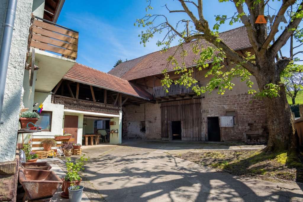 Immobilie in Kraichtal - Generationenhaus mit Scheune und 1.100 m² Grundstück im Kraichtal – zwei Einheiten, echtes Potenzial - Bild 3