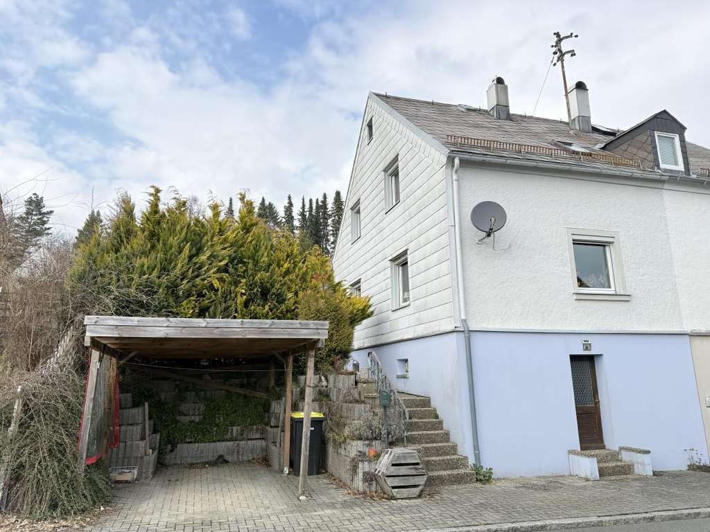 Immobilie in Helmbrechts - Kleine Doppelhaushälfte mit Carport auf Erbpachtgrundstück - Bild 0