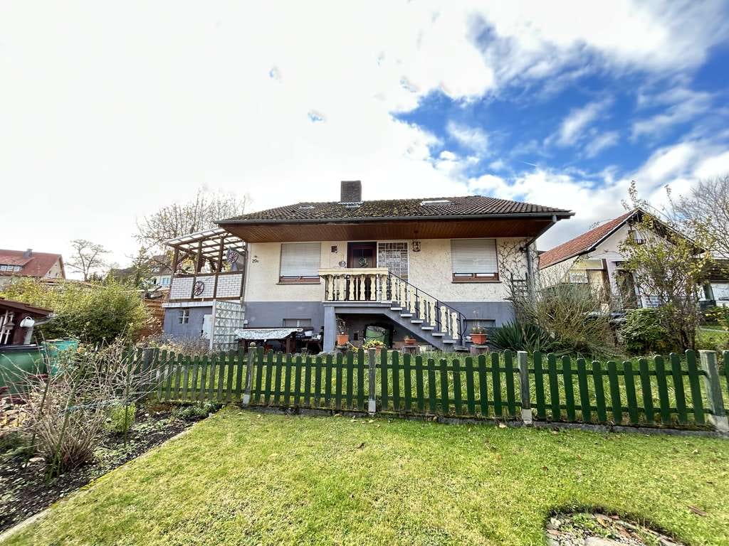 Immobilie in Marsberg - Einfamilienhaus mit Freisitz und Gartenhaus in Marsberg - Bild 1