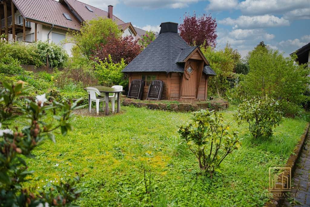 Immobilie in Kirchheimbolanden - Christian Dik Immobilien / Gepflegtes 3-Familienhaus mit viel Platz & Solaranlage - Bild 3