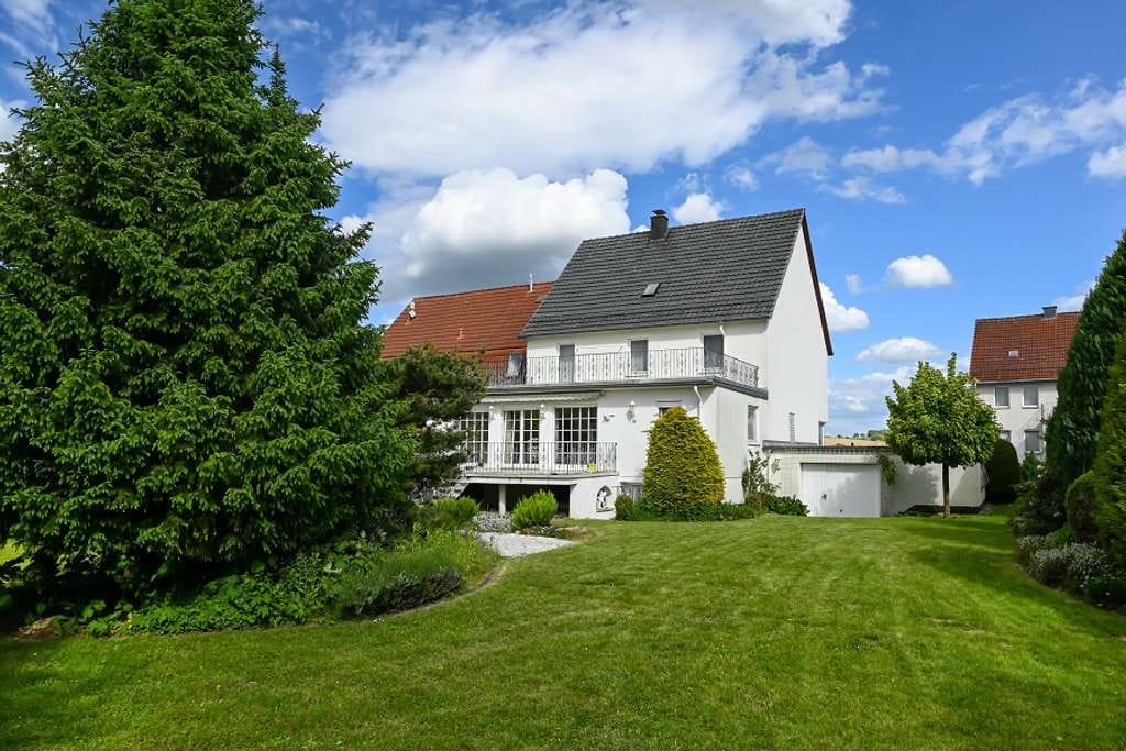 Immobilie in Breuna - Schönes Einfamilienhaus mit parkähnlichem Garten! - Bild 0