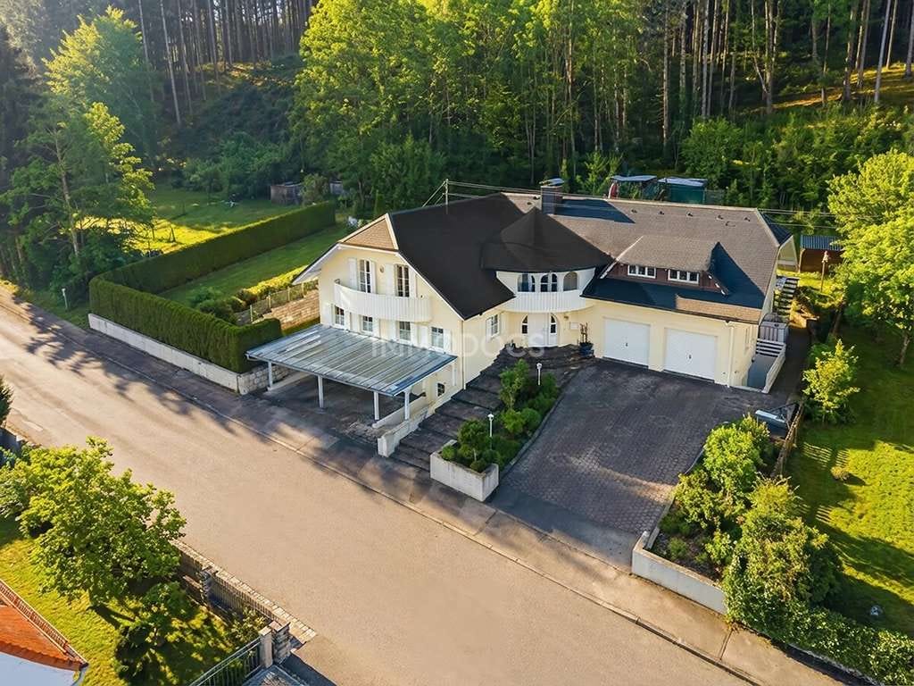 Immobilie in Bad Grönenbach - Großzügiges Wohnhaus 'Charles' mit zwei Einliegerwohnungen und großem Garten in Bad Grönenbach - Bild 0