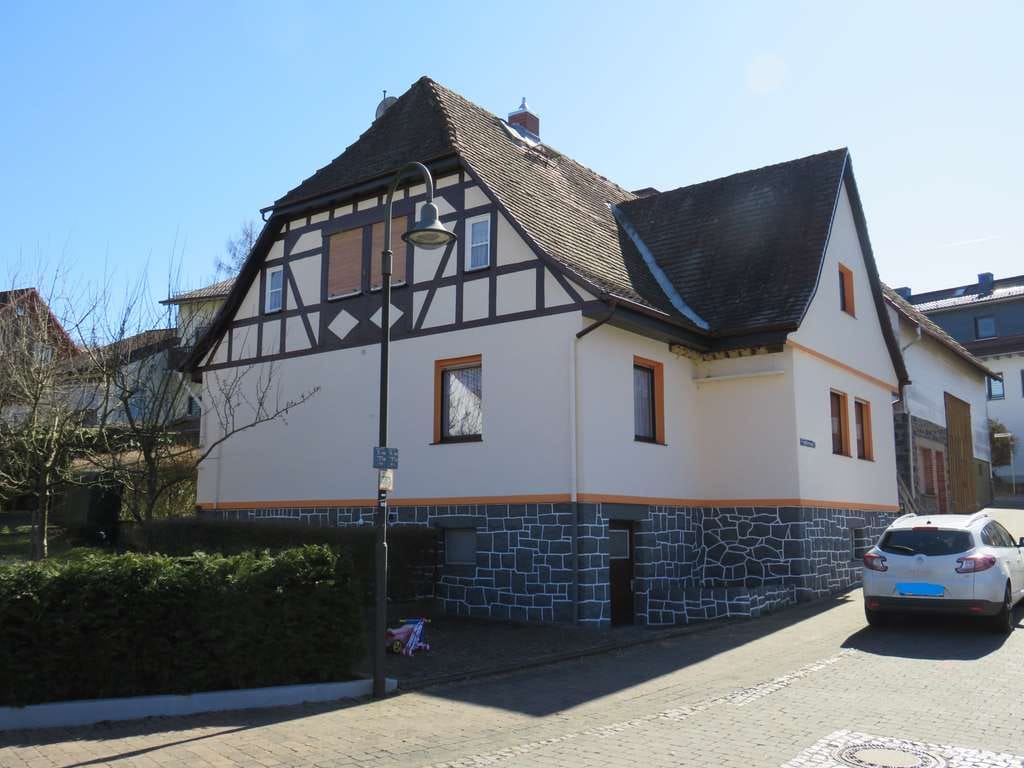 Immobilie in Hirzenhain - 1-2 FH mit großer ausbaubarer Scheune, schöne ruhige Lage - Bild 1