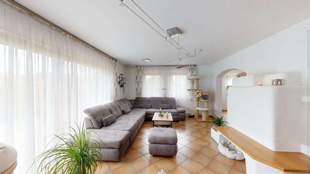 Immobilie in Roschbach - Viel Raum für Ihre Familie – Einfamilienhaus mit Wellnessbereich und Ausbaureserve in Roschbach - Bild 1