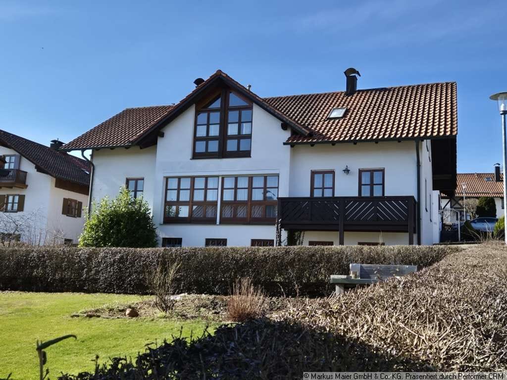 Immobilie in Sankt Wolfgang - Charmantes Einfamilienhaus mit Einliegerwohnung, Garage und großzügigem Grundstück - Bild 0