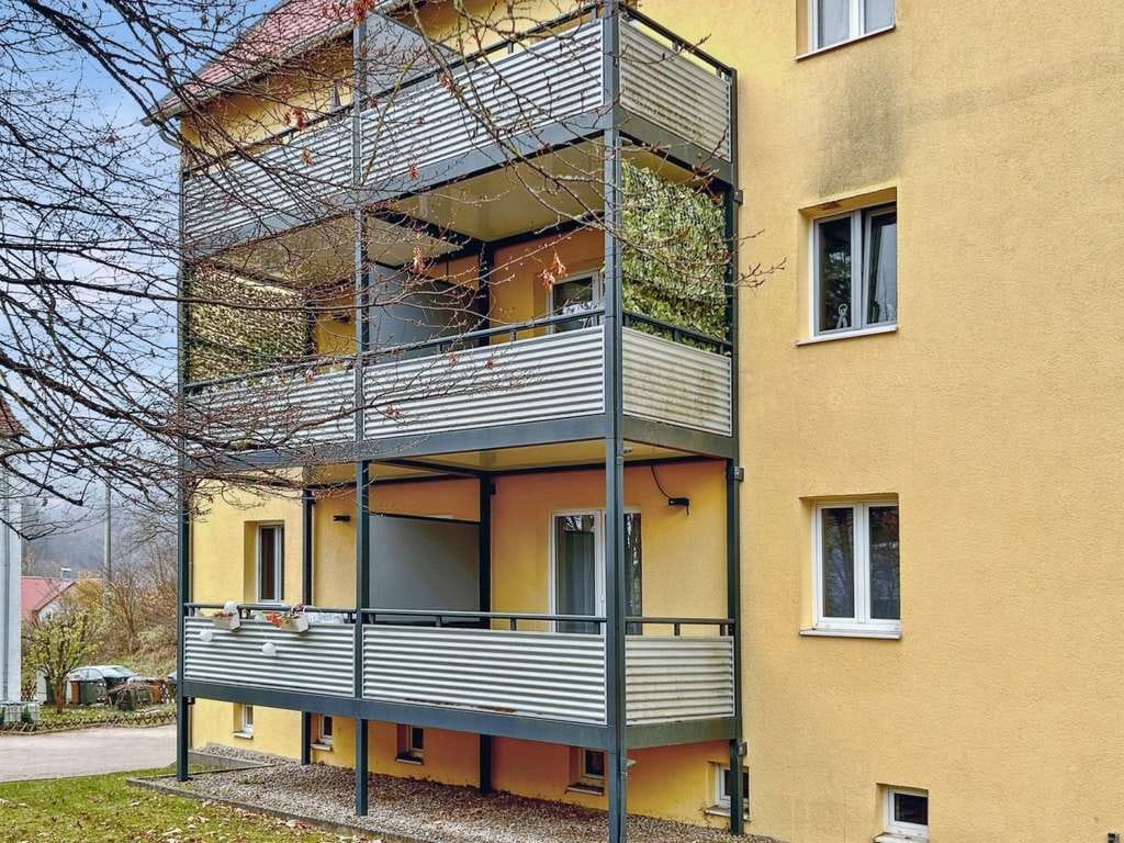 Immobilie in Königsbronn - Sanierte 2-Zimmer-Wohnung in Königsbronn mit Einbauküche, Balkon und Stellplatz - Bild 2