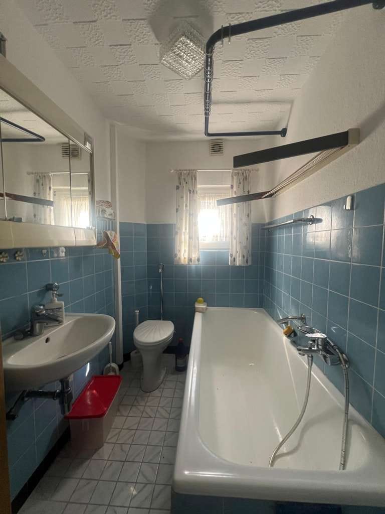 Immobilie in Königswinter - Kompaktes Einfamilienhaus mit kleinem Garten und Garage in ruhiger Lage von Heisterbacherrott - Bild 3