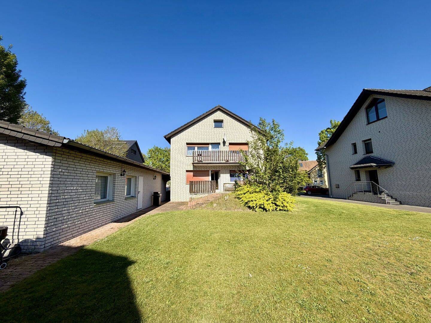 Immobilie in Delbrück - Zweifamilienhaus mit Potenzial auf großzügigem Grundstück in Delbrück / Lippling - Bild 1