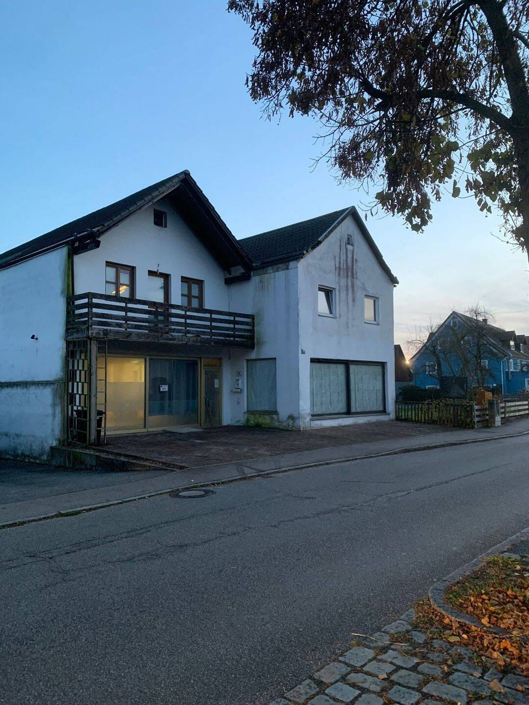 Immobilie in Langquaid - Zwei Einfamilienhäuser mit viel Platz im Zentrum von 84085 Langquaid - Bild 0