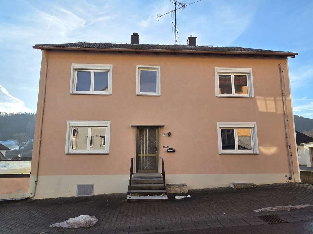 Immobilie in Oberaurach - Großzügiges ZFH (Wfl. 165 m²) mit Gartengrundstück (1.056 m²) und zwei Garagen in Oberaurach, O - Bild 2
