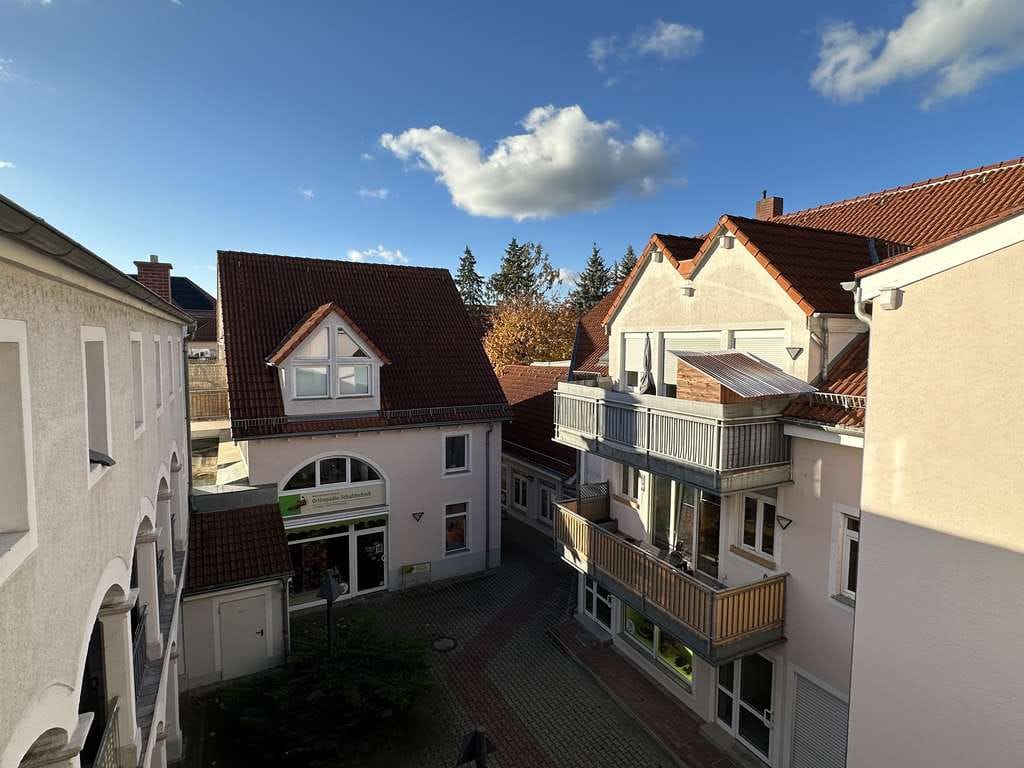 Immobilie in Pirna - DREIRAUMWOHNUNG MIT GROßEM BALKON, TIEFGARAGENSTELLPLATZ (DOPPELPARKER) IN EINEM RUHIGEN INNENHOF - Bild 0