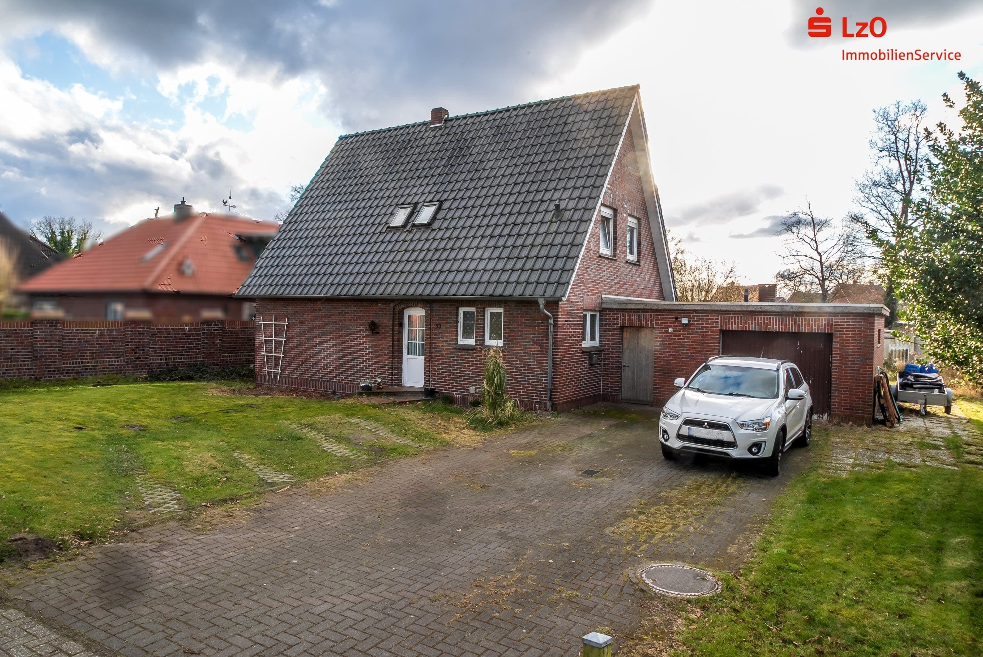 Immobilie in Apen - Gemütliches Haus mit großem Grundstück zentral in Apen - Bild 0