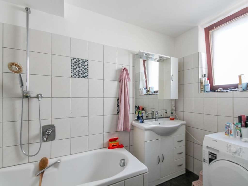 Immobilie in Eiterfeld - Zwei Wohneinheiten unter einem Dach – ideal für Familien oder Kapitalanleger - Bild 3