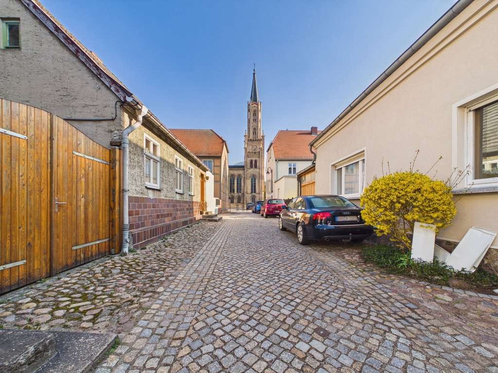 Immobilie in Fürstenberg/Havel - CHARMANTES HAUS IN TOP LAGE MIT ZUSÄTZLICH 3 ZIMMER (45 M²) AUSBAUOPTION & FERIENPOTENZIAL - Bild 1