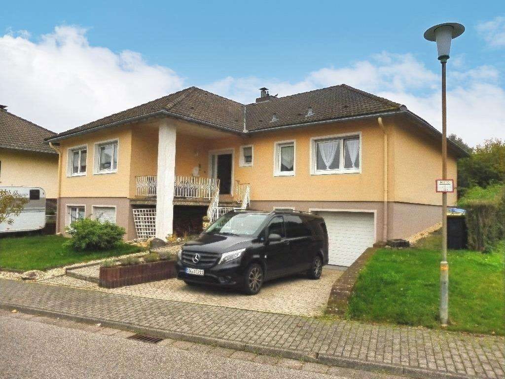 Immobilie in Bell (Hunsrück) - Traumhaus in Bestlage – gepflegter Bungalow mit Einliegeroption in Kastellaun - Bild 0
