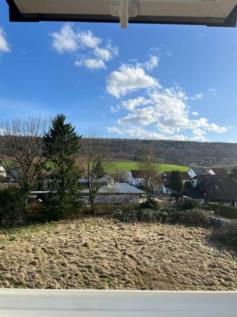 Immobilie in Eberstadt - Helle 2-Zimmer-Dachgeschosswohnung mit schönem Weitblick und Garage - Bild 1
