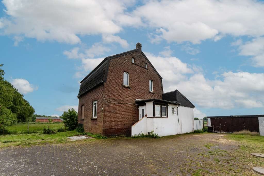 Immobilie in Kempen - Freistehendes Einfamilienhaus mit großem Grundstück und Feldblick – Projekt mit viel Potenzial - Bild 2