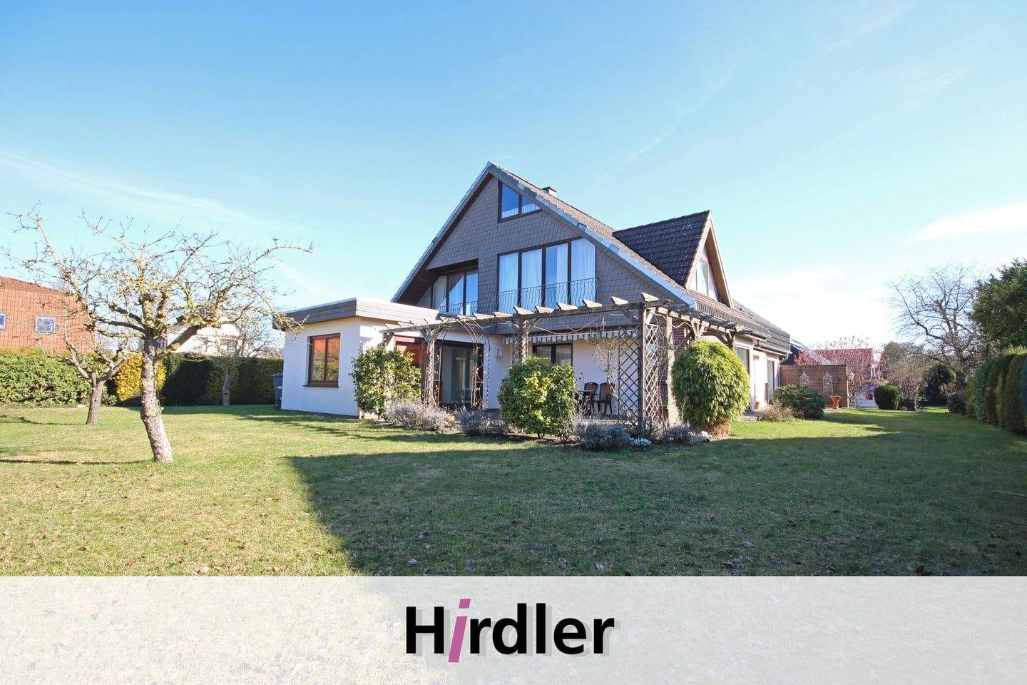 Immobilie in Weyhe - Großzügiges Einfamilienhaus mit Garten, Garage und Kamin in ruhiger Lage von Weyhe-Lahausen - Bild 0