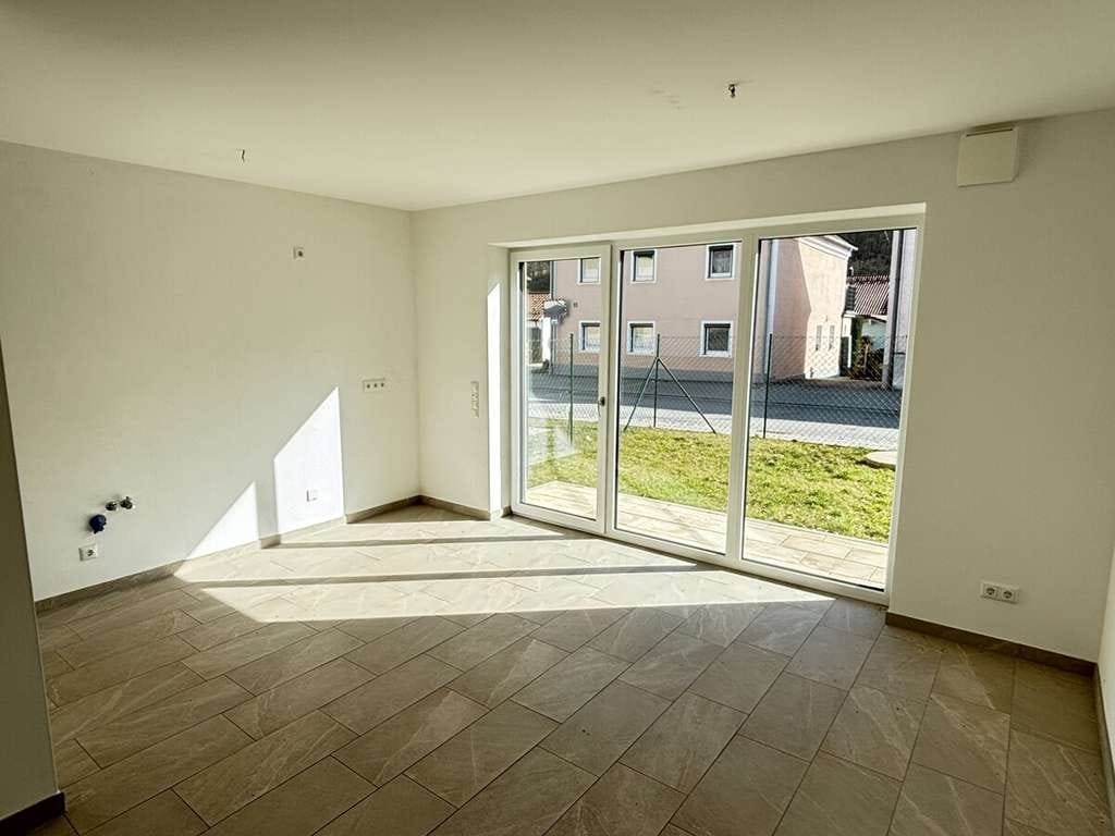 Immobilie in Kößlarn - Viel Licht & ein großzügiger Schnitt: 3-Zimmer-Wohnung mit Gartenanteil - Bild 2