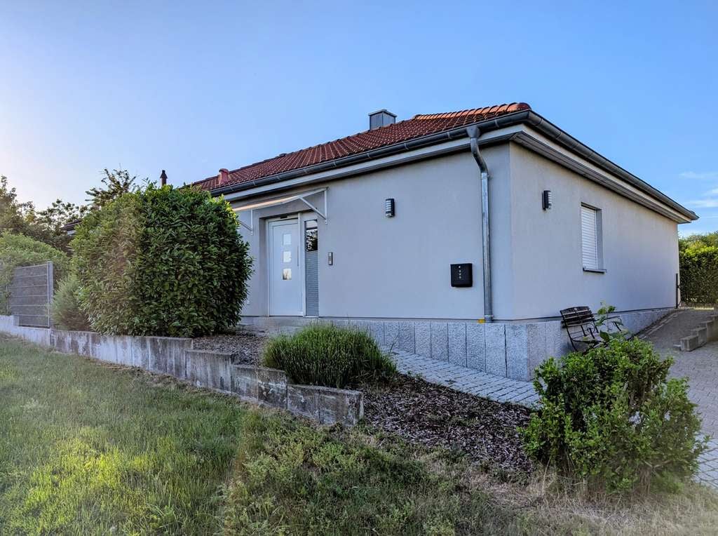 Immobilie in Hettstadt - Bungalow in ruhiger Lage am Ortsrand von Hettstadt - Bild 0