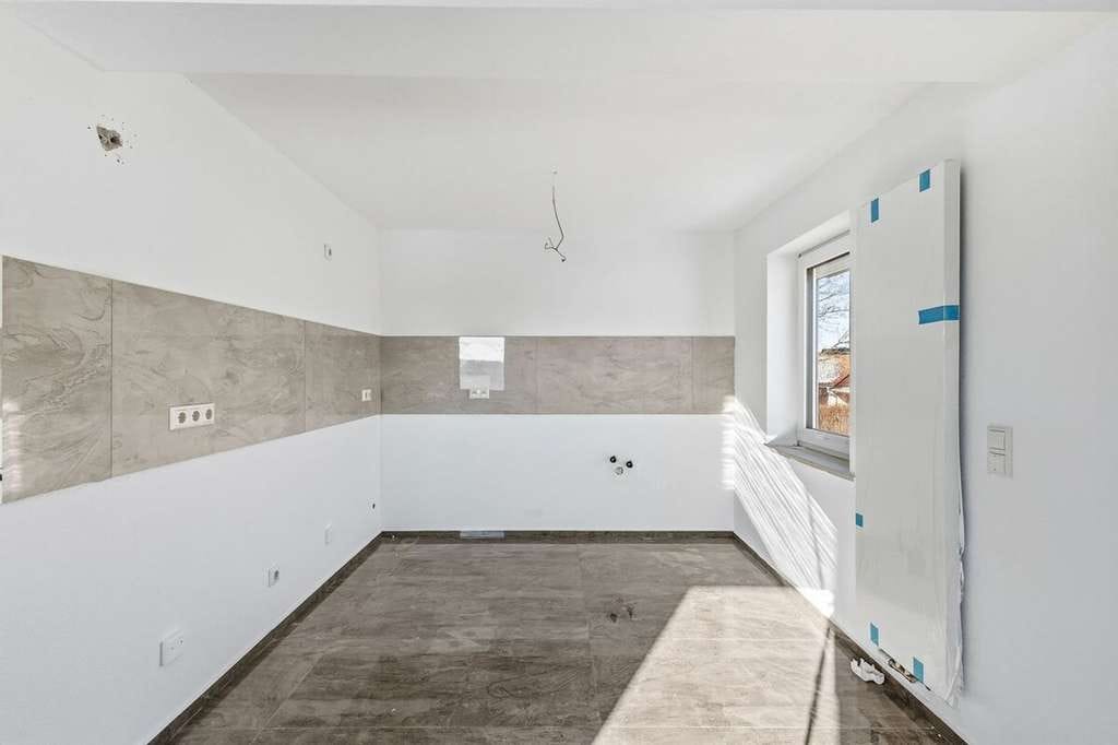 Immobilie in Aholfing - Moderne 3-Zi-ETW inkl. Garage & Außenstellplatz 
Erstbezug nach Sanierung - Bild 4