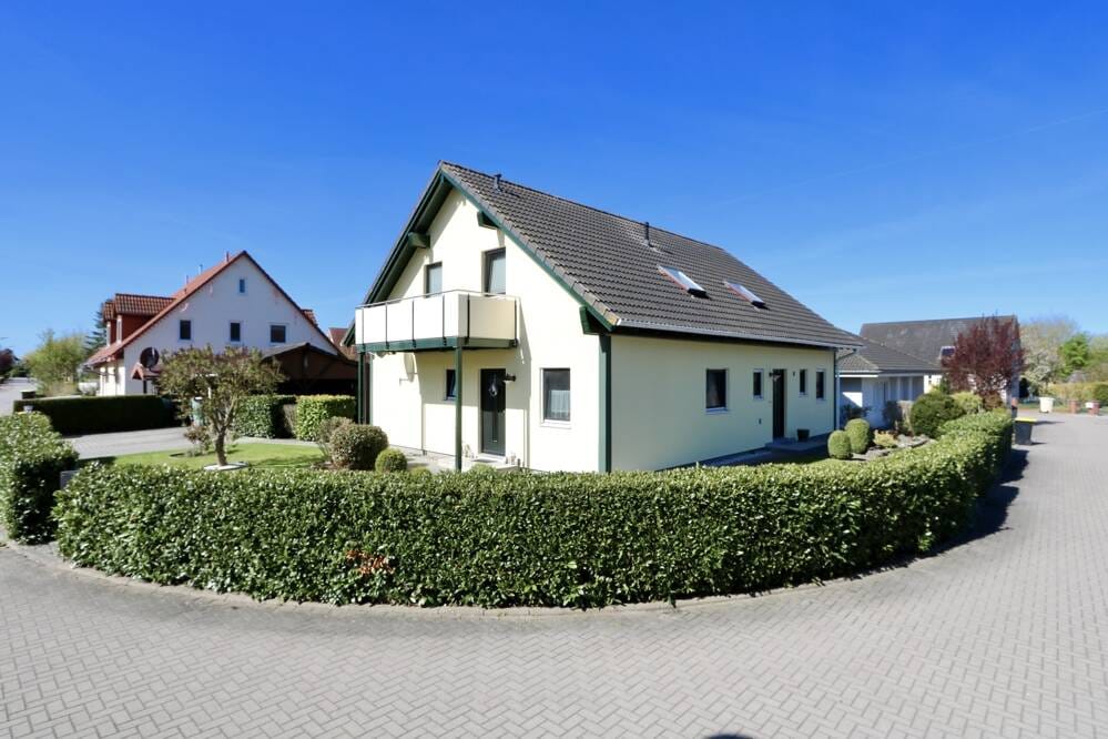 Immobilie in Mönchhagen - Clever finanzieren durch Vermietung! Ca. 178m² großes EFH mit ELW u. Carport auf 579m² großem Grdst. - Bild 1