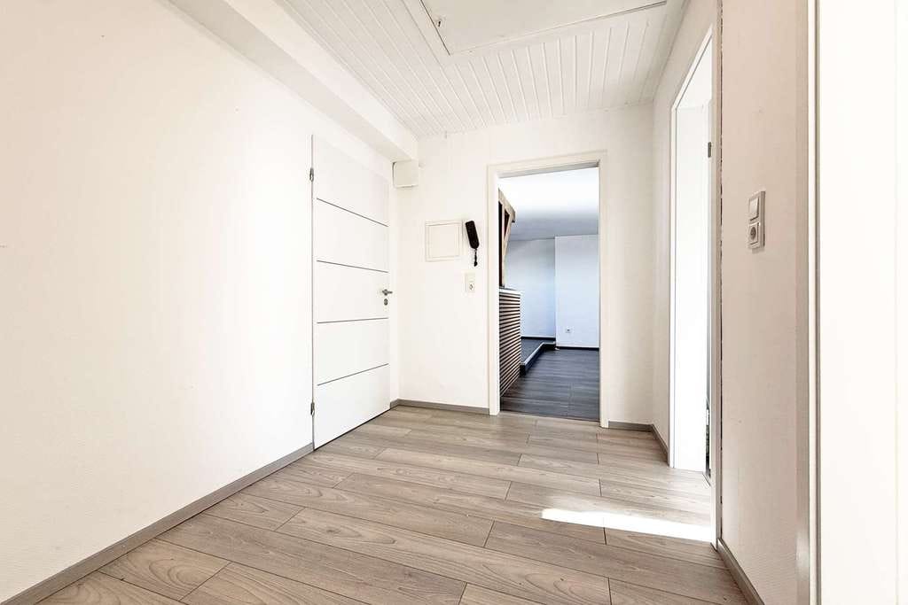 Immobilie in Pellingen - Pellingen: Bezugsfreie 3-Zimmer-Wohnung mit Dachterrasse in ruhiger Höhenlage - Bild 2