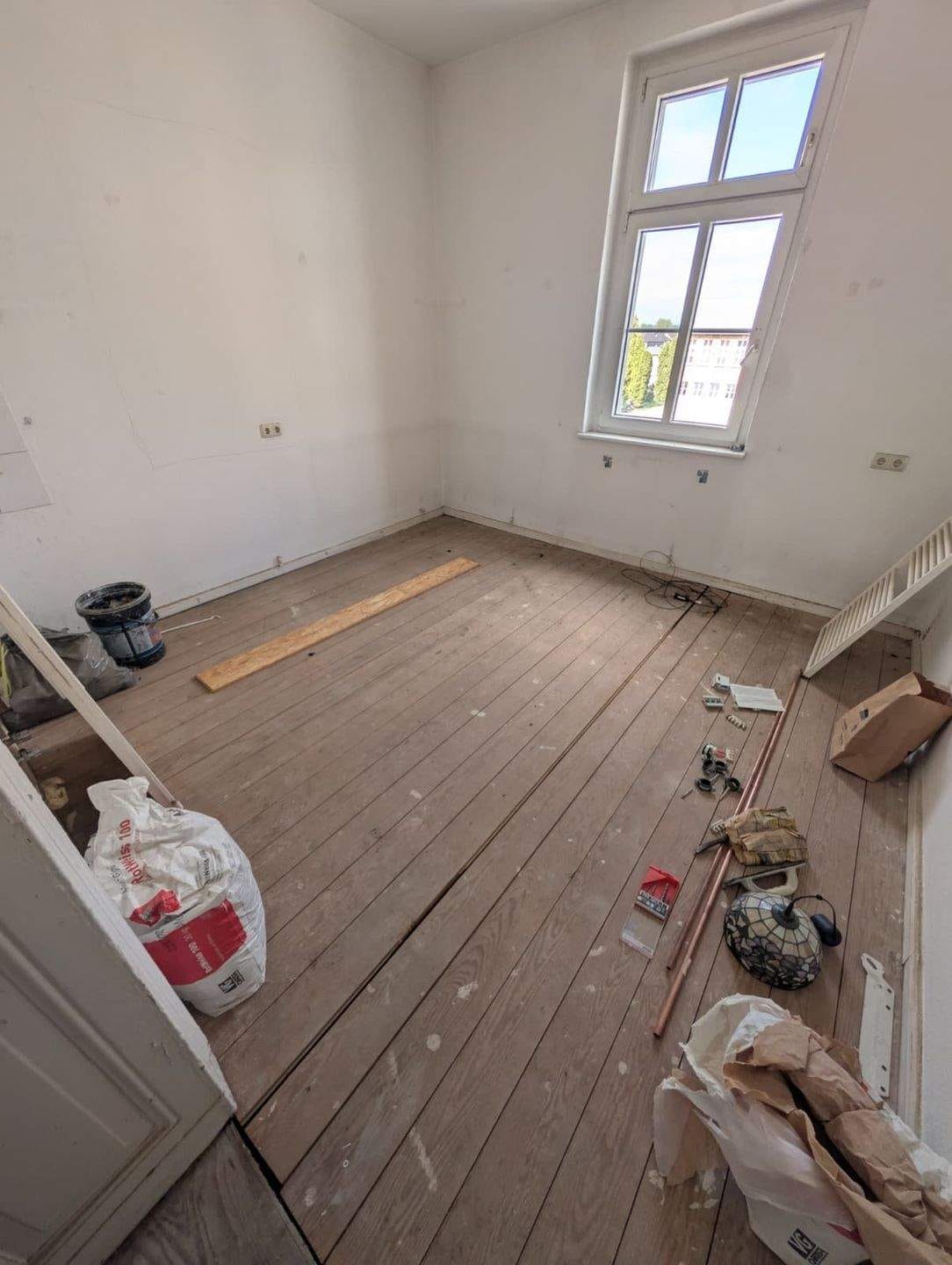 Immobilie in Bützow - Großzügige Altbauwohnung mit Kachelöfen im historischen Bahnhof (ca. 180 m²) - Bild 4