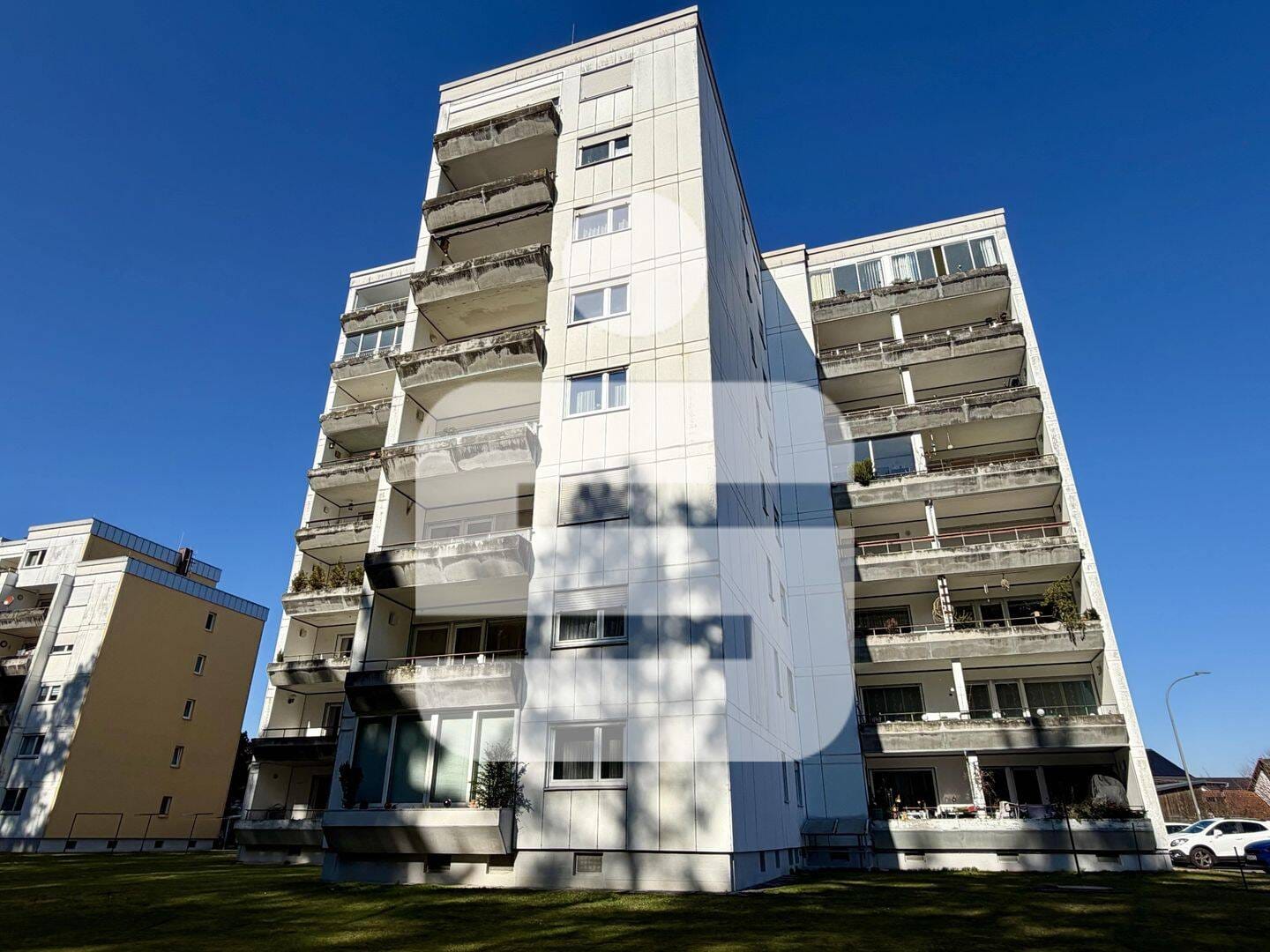 Immobilie in Sulzbach-Rosenberg - Wohnkomfort garantiert! 4-Zimmer-Etagenwohnung mit Aufzug in Sulzbach-Rosenberg - Bild 0