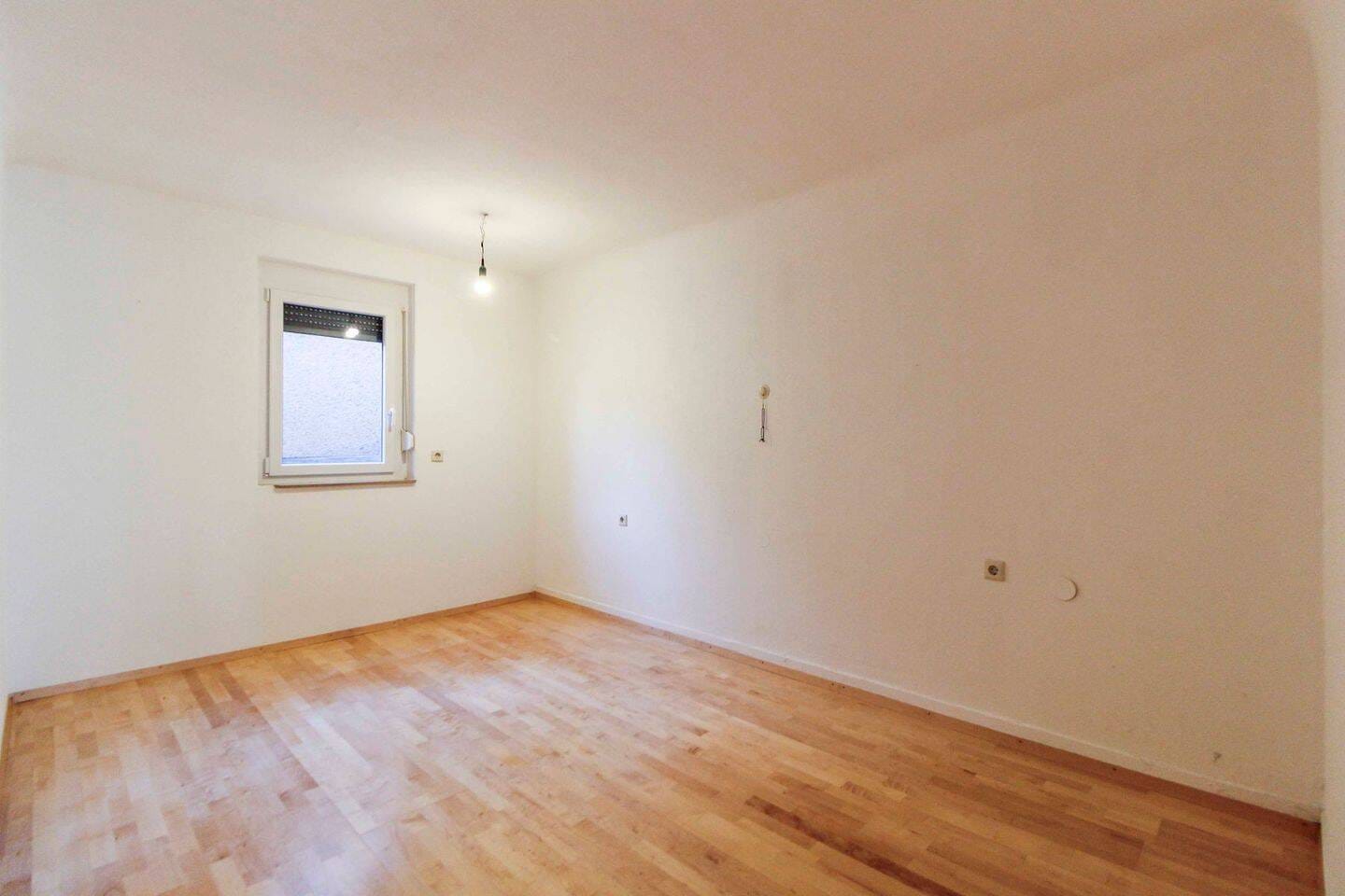 Immobilie in Erligheim - Doppelhaushälfte mit Gestaltungspotenzial und großer Scheune - Bild 3
