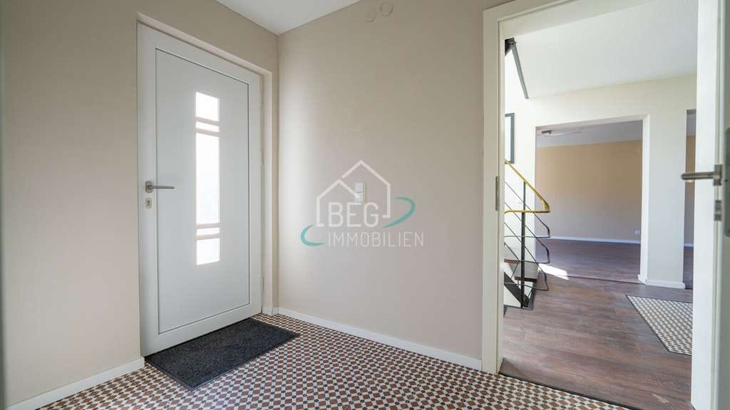 Immobilie in Dörzbach - Modernisiertes Einfamilienhaus mit Garten und durchdachter Raumaufteilung - Bild 2