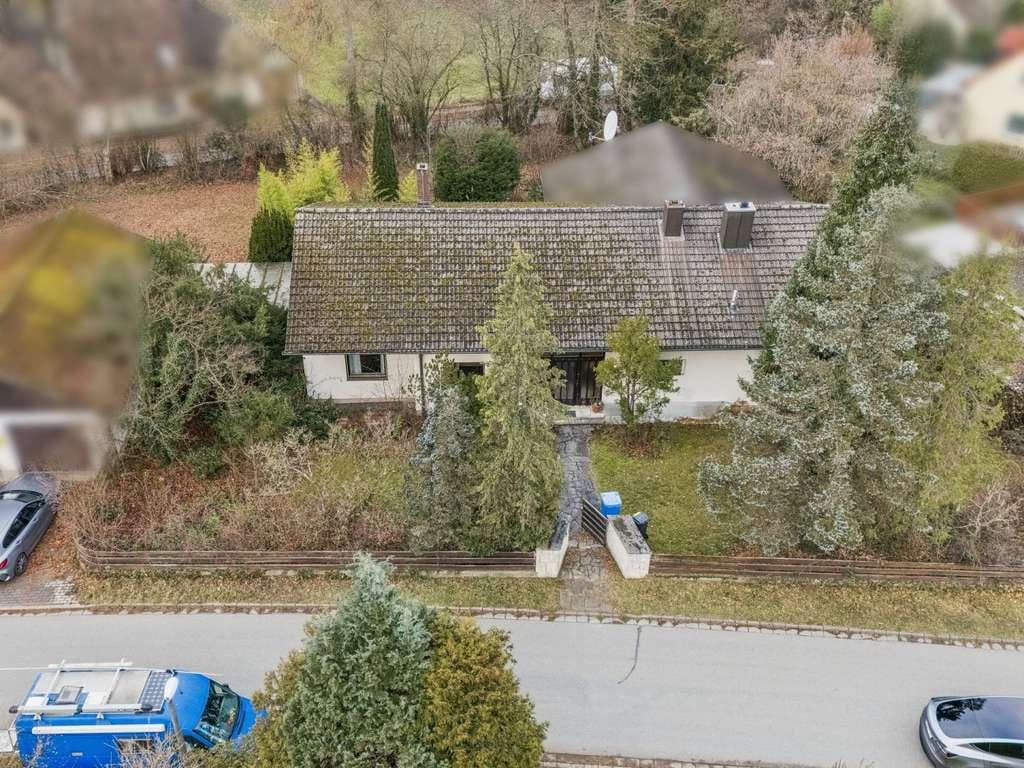 Immobilie in Altdorf bei Nürnberg - Bungalow mit vielen Highlights inkl. Doppelgarage, Pool und großem Garten in Altdorf/Hagenhausen - Bild 2