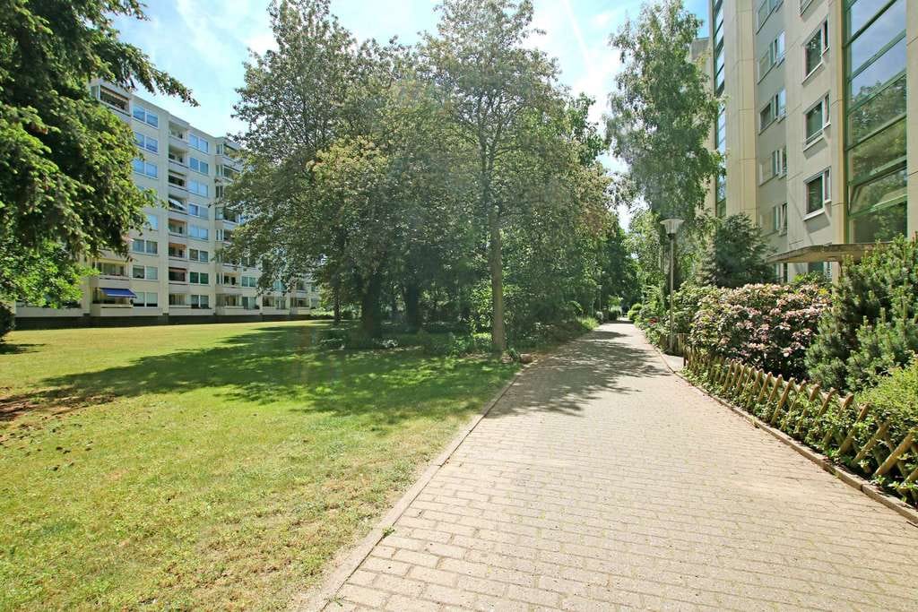 Immobilie in Laatzen - Laatzen: Vermietete 3-Zimmerwohnung mit Loggia auf Erbpachtgrundstück - Bild 0