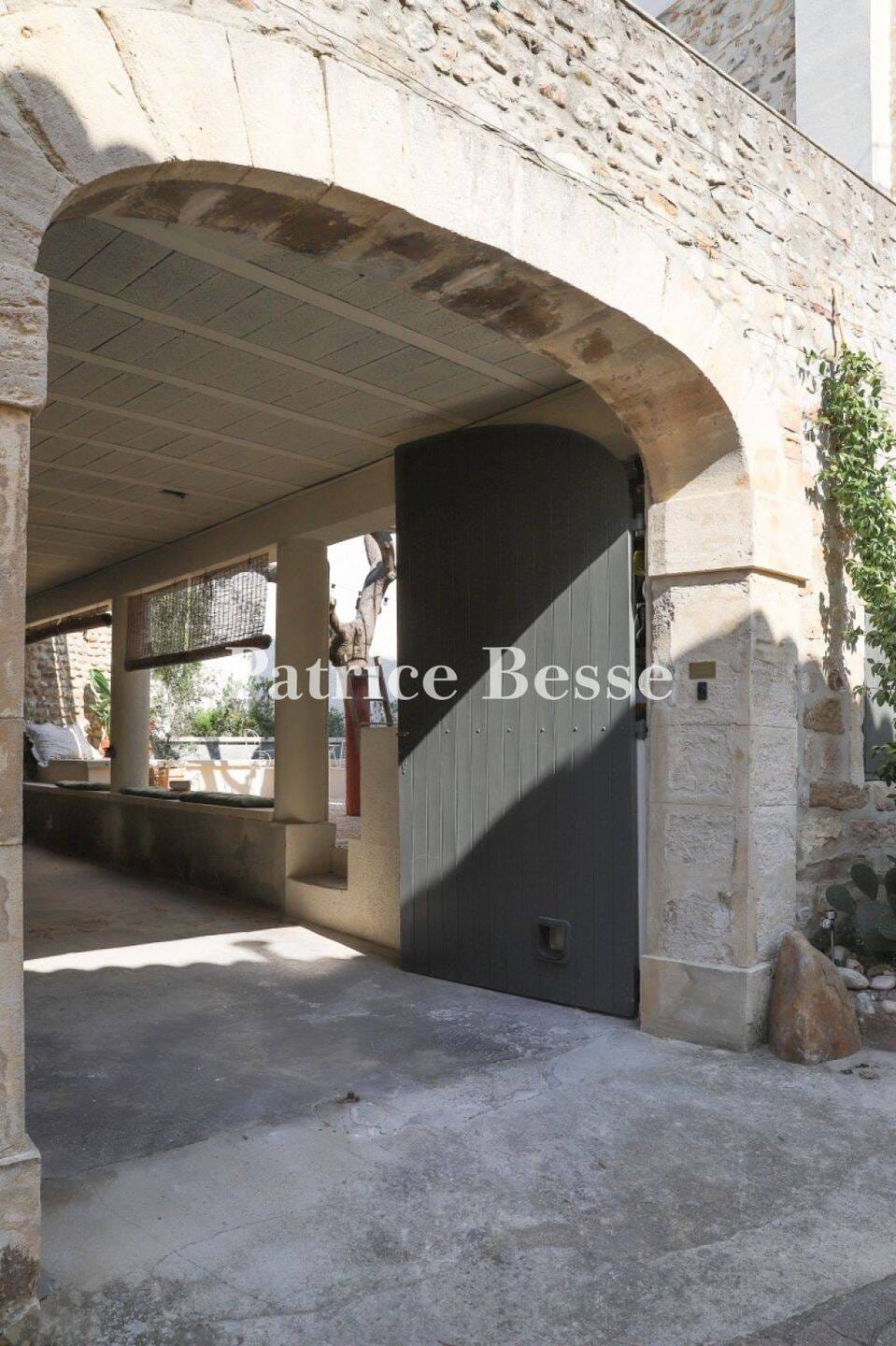 Immobilie in Niederaichbach - A fully renovated village house with a court and studio apartment, between the towns of Vaison-la-Romaine and Grignan, in France's Vaucluse department - Bild 1