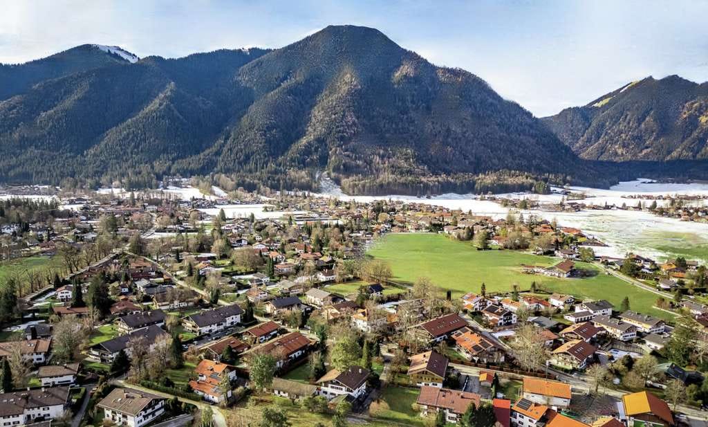 Immobilie in Rottach-Egern - Lichtdurchflutetes 3-Zimmer-Juwel mit Wallberg-Blick & enormem Gestaltungspotenzial in Rottach-Egern - Bild 1