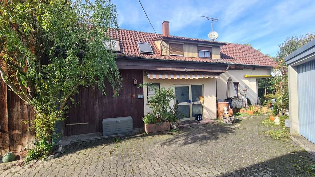 Immobilie in Illingen - Einfamilienhaus mit Scheune, Garagen und Garten - Bild 2