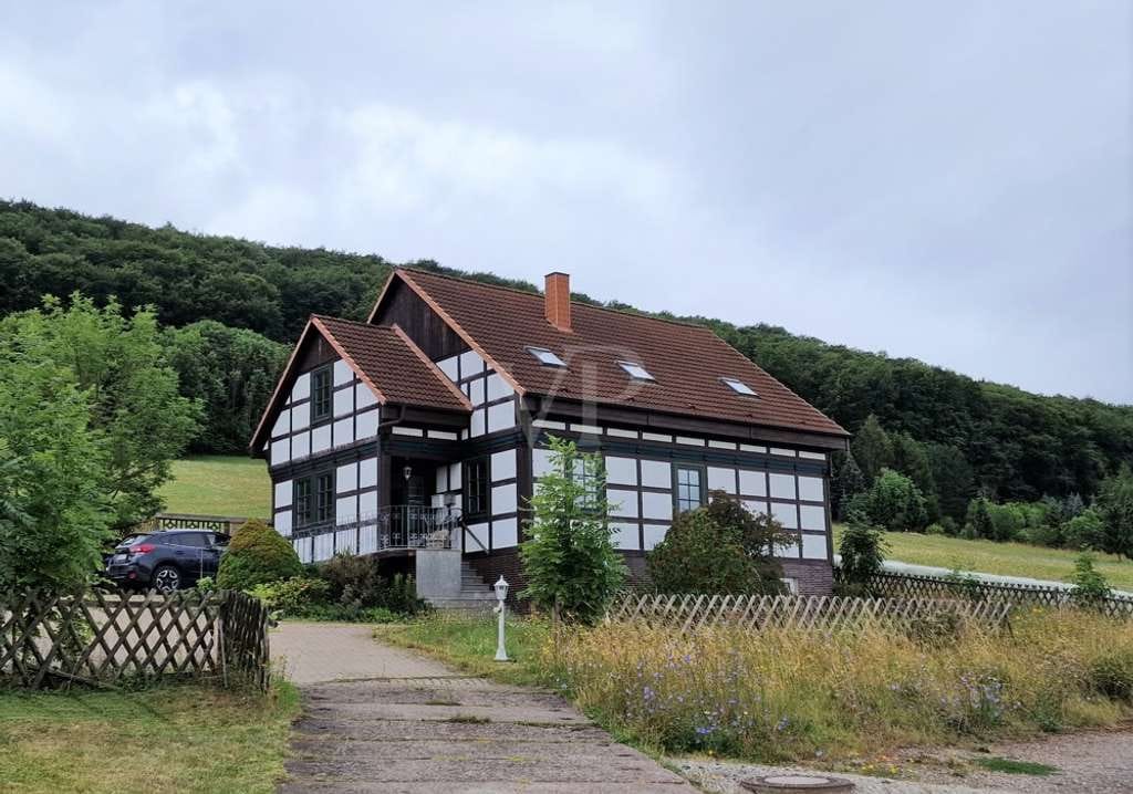 Immobilie in Großlohra - Wunderschönes freistehendes
Fachwerkhaus mit Brockenblick in
Großlohra - mit Erbbaurechtsgrundstüc - Bild 1