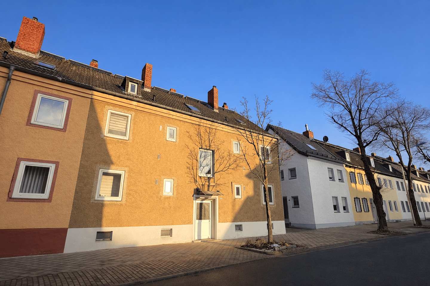 Immobilie in Düren - Über 9% Rendite! Solides Mehrfamilienhaus in Düren in begehrter Lage. Ausbaupotenzial vorhanden! - Bild 0