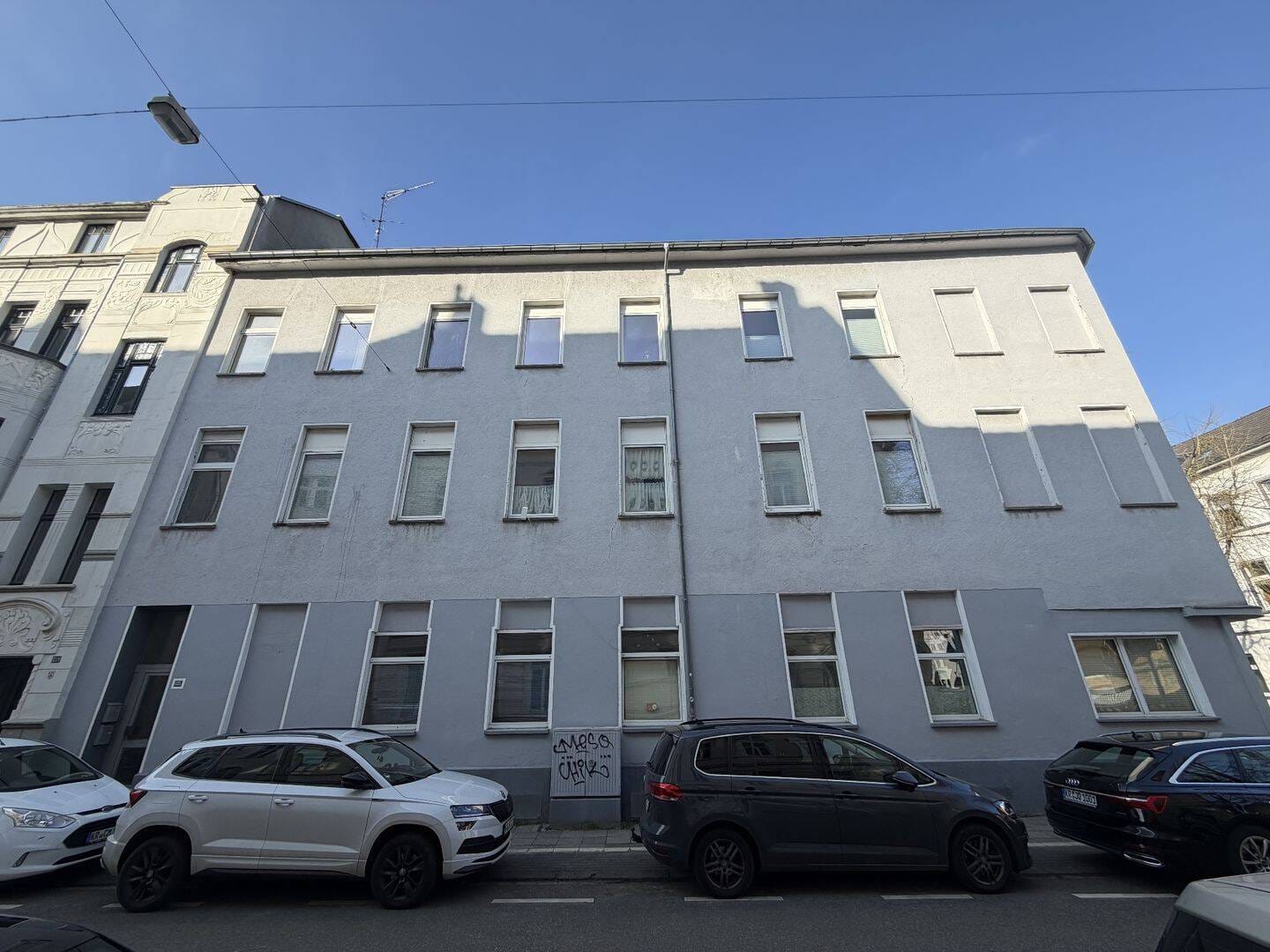 Immobilie in Krefeld - KR: 6-PARTEIENHAUS MIT MIETSTEIGERUNGSPOTENZIAL ZU KAUFEN - Bild 1