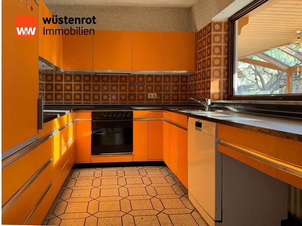 Immobilie in Rottweil - Retro-Flair mit Perspektive – Massiv gebautes Einfamilienhaus mit Einliegerwohnung - Bild 3