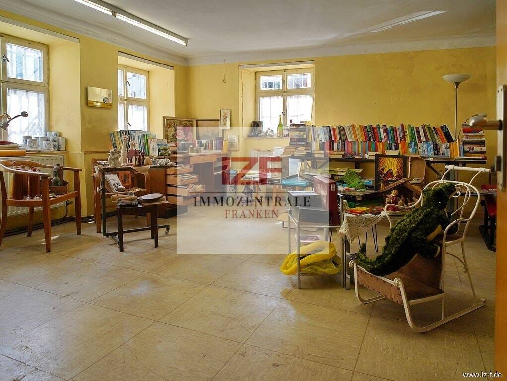 Immobilie in Dinkelsbühl - Historisches, aufgeteiltes Wohn- und Geschäftshaus mit Potenzial in Bestlage von Dinkelsbühl - Bild 2