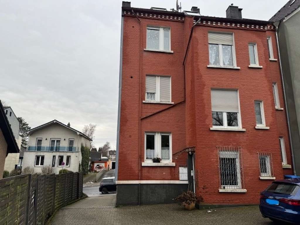 Immobilie in Solingen - Solides Mehrfamilienhaus mit 4 Wohnungen, Hof und Nebengebäude in Solingen-Höhscheid. - Bild 3