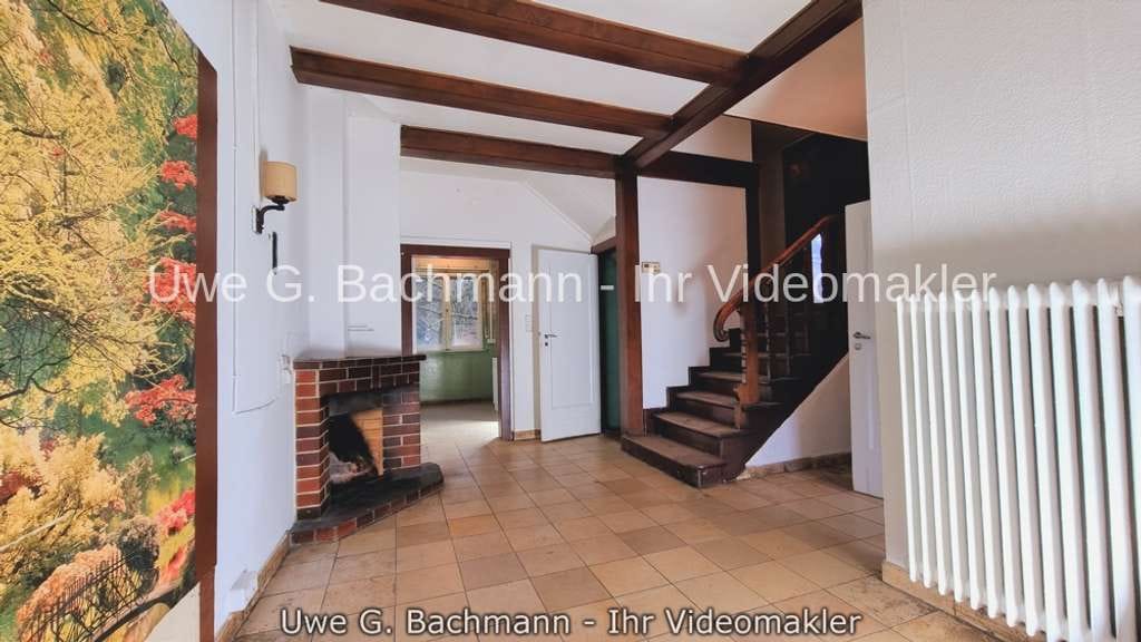 Immobilie in Zeuthen - Zeuthen: Großes Einfamilienhaus mit Charme zum Kernsanieren auf ca. 1.329 m² großen Grundstück - Bild 1