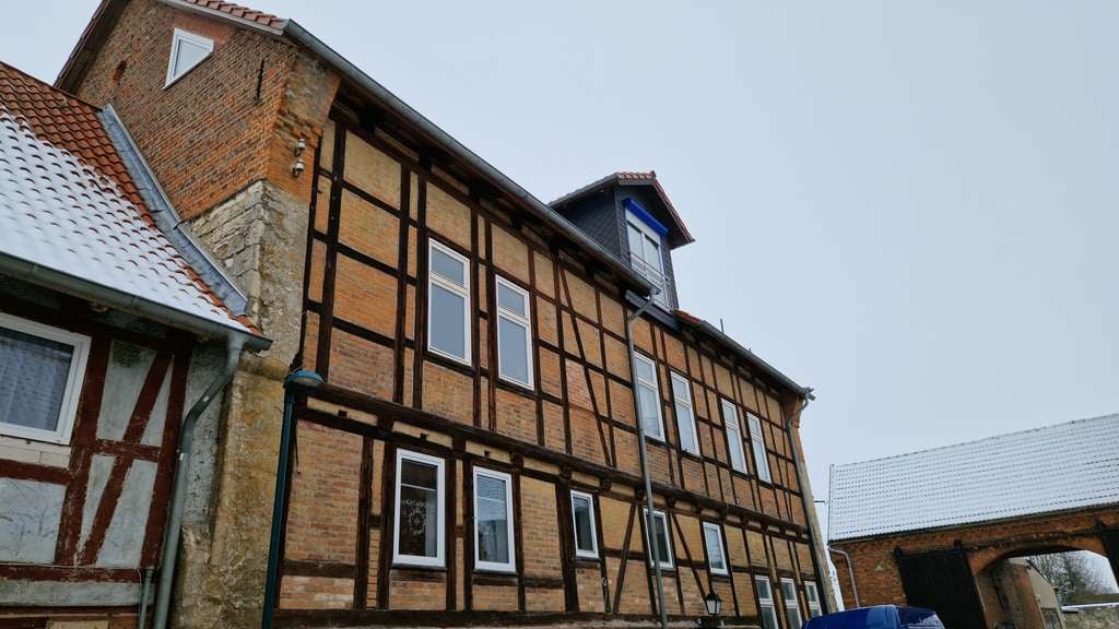 Immobilie in Huy - 2 vermietete Wohneinheiten und eine ehem. Gaststätte mit Saal als Ausbaureserve in Eilsdorf / Huy - Bild 0