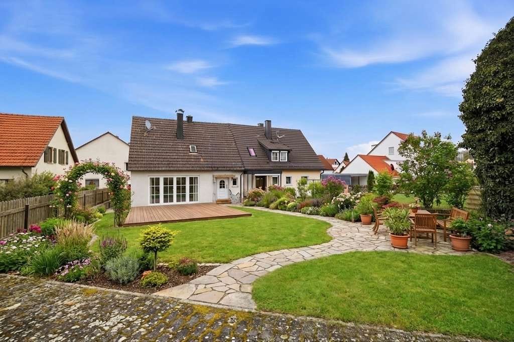 Immobilie in Pöttmes - Käuferprovisionsfrei: DHH mit Zweifamilienhauscharakter in Pöttmes - perfekt für Gartenliebhaber - Bild 1